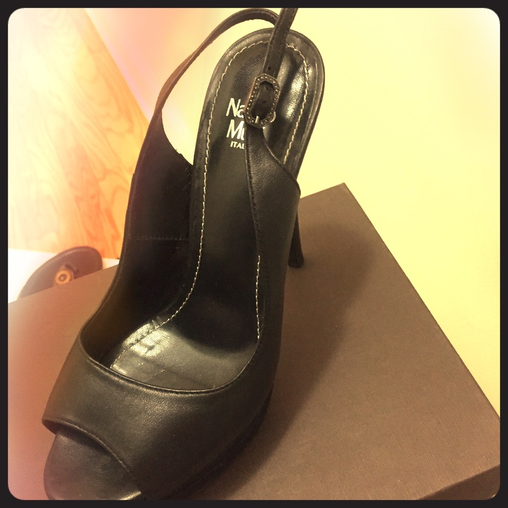 Nandu Muzi Sandal